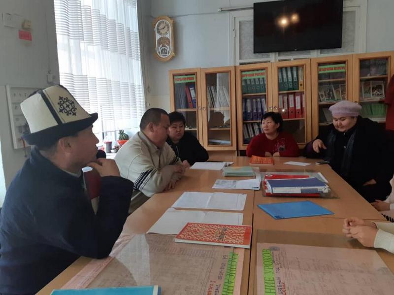 Кыргыз тили кафедрасы менен бүтүрүүчүлөрдүн ортосунда байланыш күчөдү