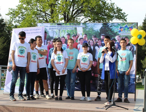 Студенты ЖАГУ принимали участие в акции “Подари улыбку